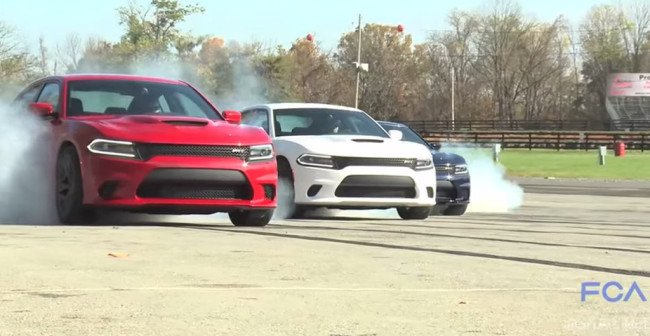 2015-dodge-charger-srt-hellcat-burnout-video_100494950_l