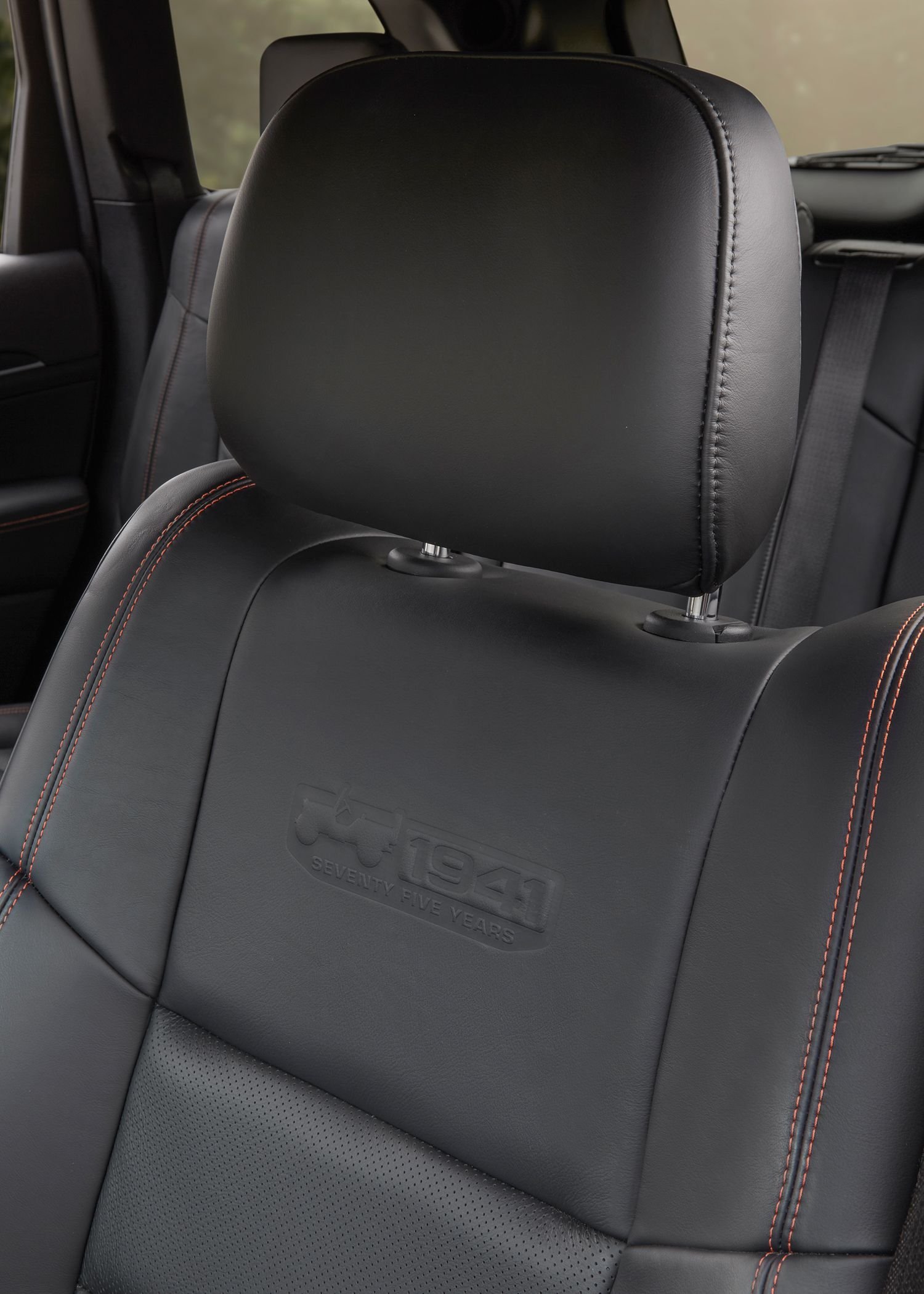 2016-jeep-wrangler-unlimited-75th-anniversary-edition-interior-seats