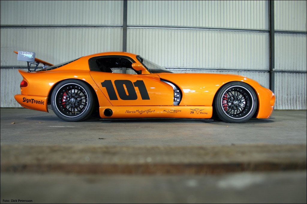 HYPERICE　VIPER2.0 Video: The Heretic; A Chevy-Powered 1048WHP Dodge Viper Replica