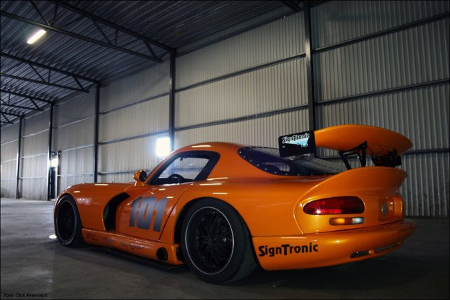 Hallenborg-Twin-turbo-LSx-powered-Orange-Viper-Replica-04