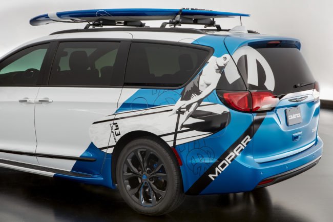 Custom Mopar graphics are wrapped on the quarter panel and rear of the white exterior of the Chrysler Pacifica Cadence, expressing the vehicle’s active lifestyle, paddle boarding theme