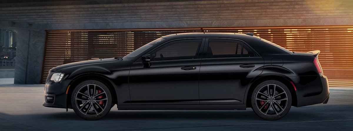 Chrysler 300C Hemi 、M5、3シリーズ The 392 Hemi Returns To The Chrysler 300C for 2023 - Mopar