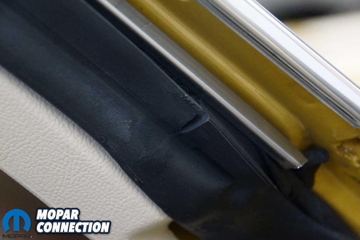 thumbnail image 2 of Rear Windshield Weatherstrip Rubber Seal For Mazda B-Series Trucks (B2000, B2200, B2600) 1985-1998 2 of 4